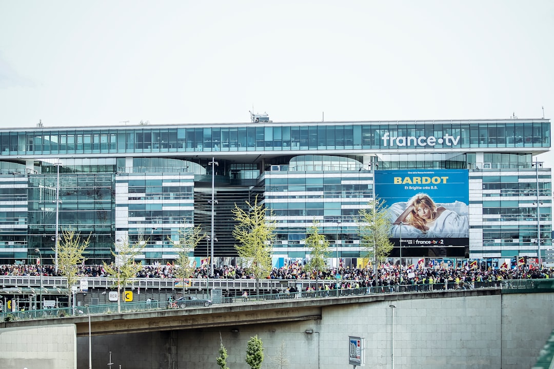 a crowd of people standing on top of a bridge